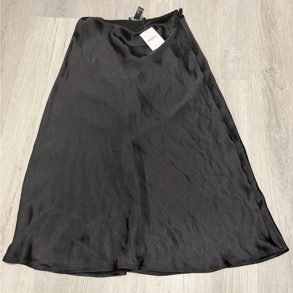 Forever 21 maxi skirt. Black satin. Large